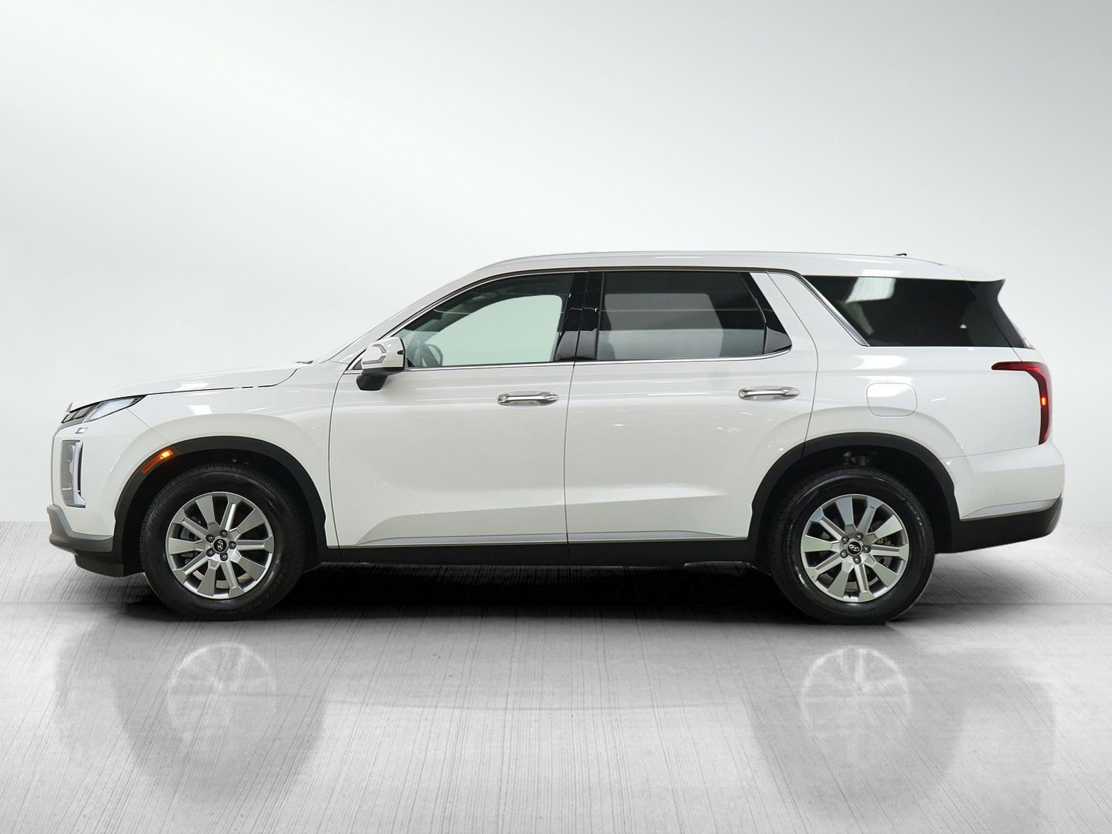 Used 2025 Hyundai Palisade SEL with VIN KM8R2DGE1SU942222 for sale in Minneapolis, Minnesota