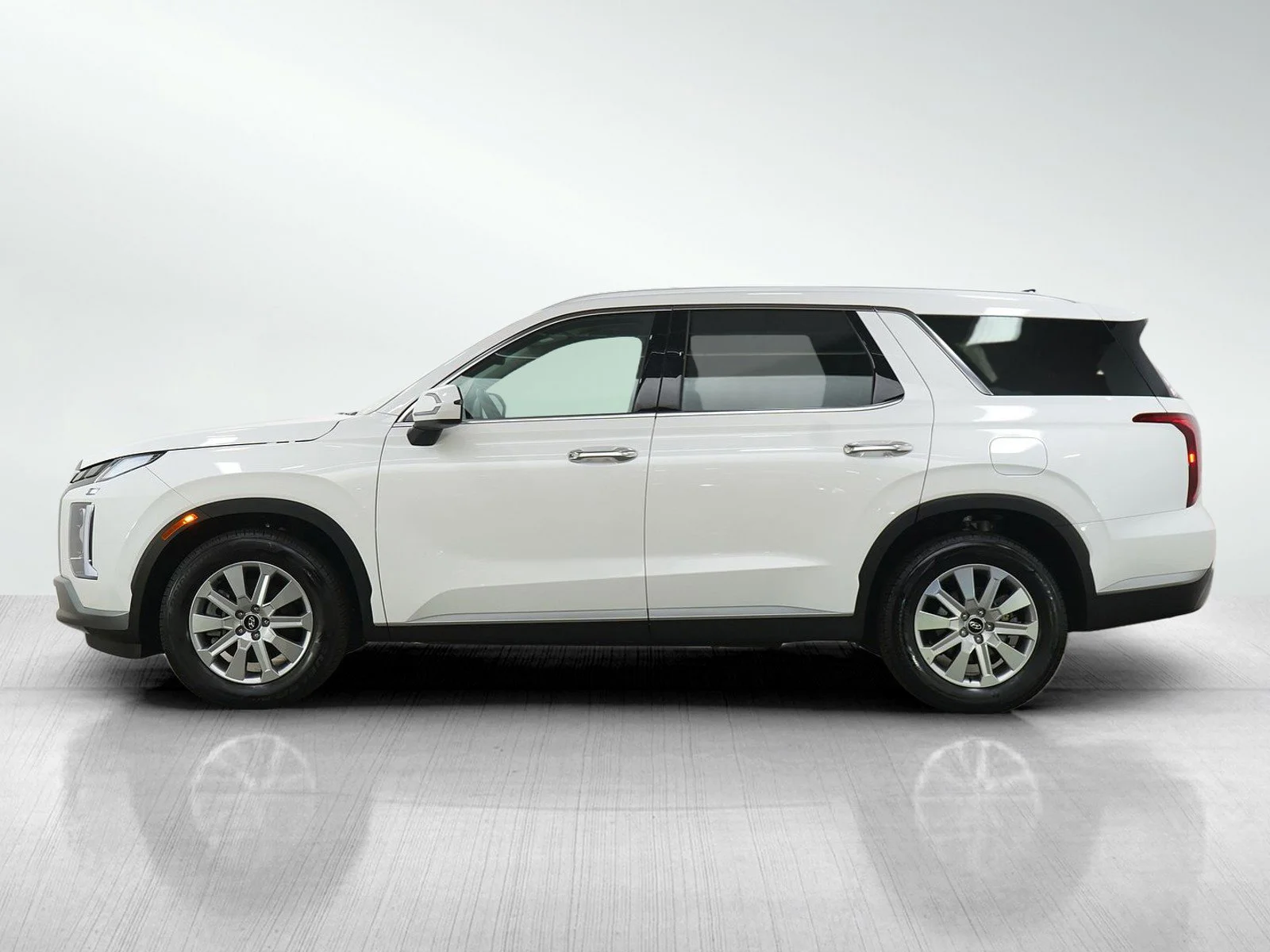 Used 2025 Hyundai Palisade SEL with VIN KM8R2DGE1SU942222 for sale in Minneapolis, Minnesota