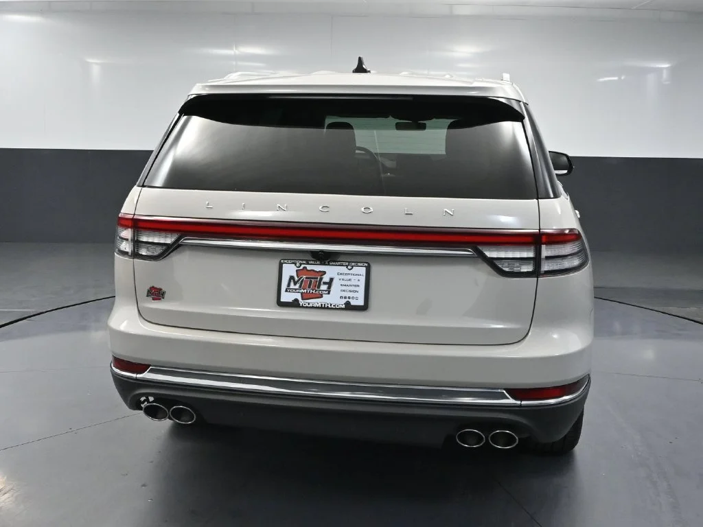 Used 2023 White Lincoln Reserve image 5