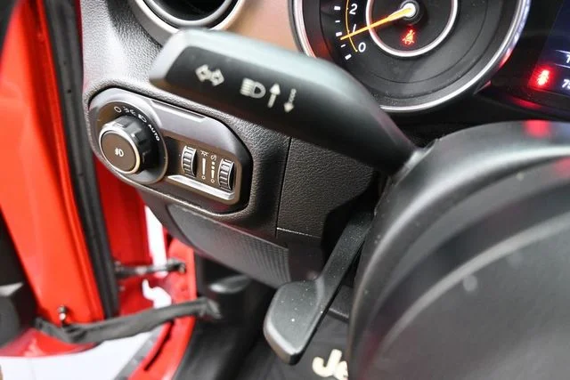 Used 2018 Red Jeep Unlimited Sport S image 19