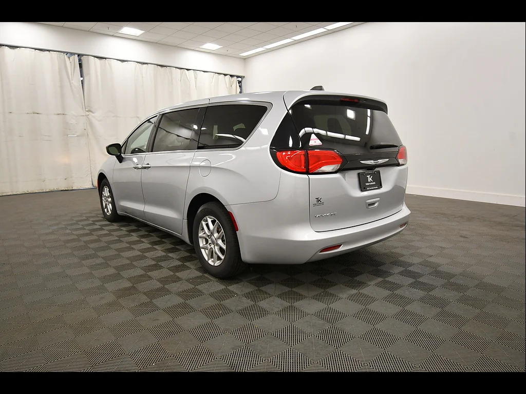 Used 2024 Silver Mist Clear Coat Chrysler LX image 5