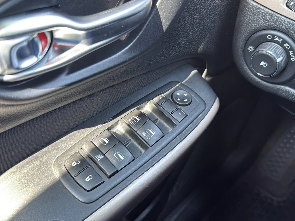 Used 2017 Red Jeep Latitude image 32