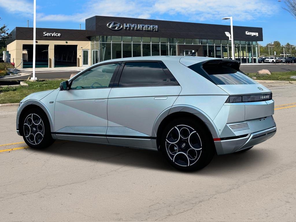 View vehicle photo 4