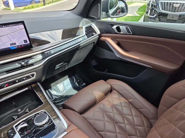 Used 2025 Black Sapphire Metallic BMW xDrive40i image 16