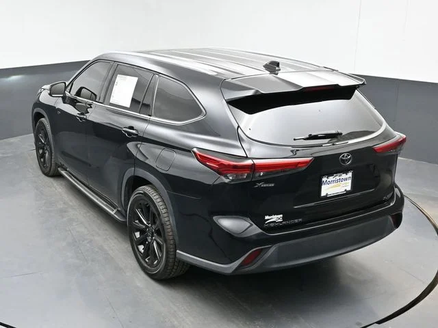 Used 2021 Black Toyota XLE image 27
