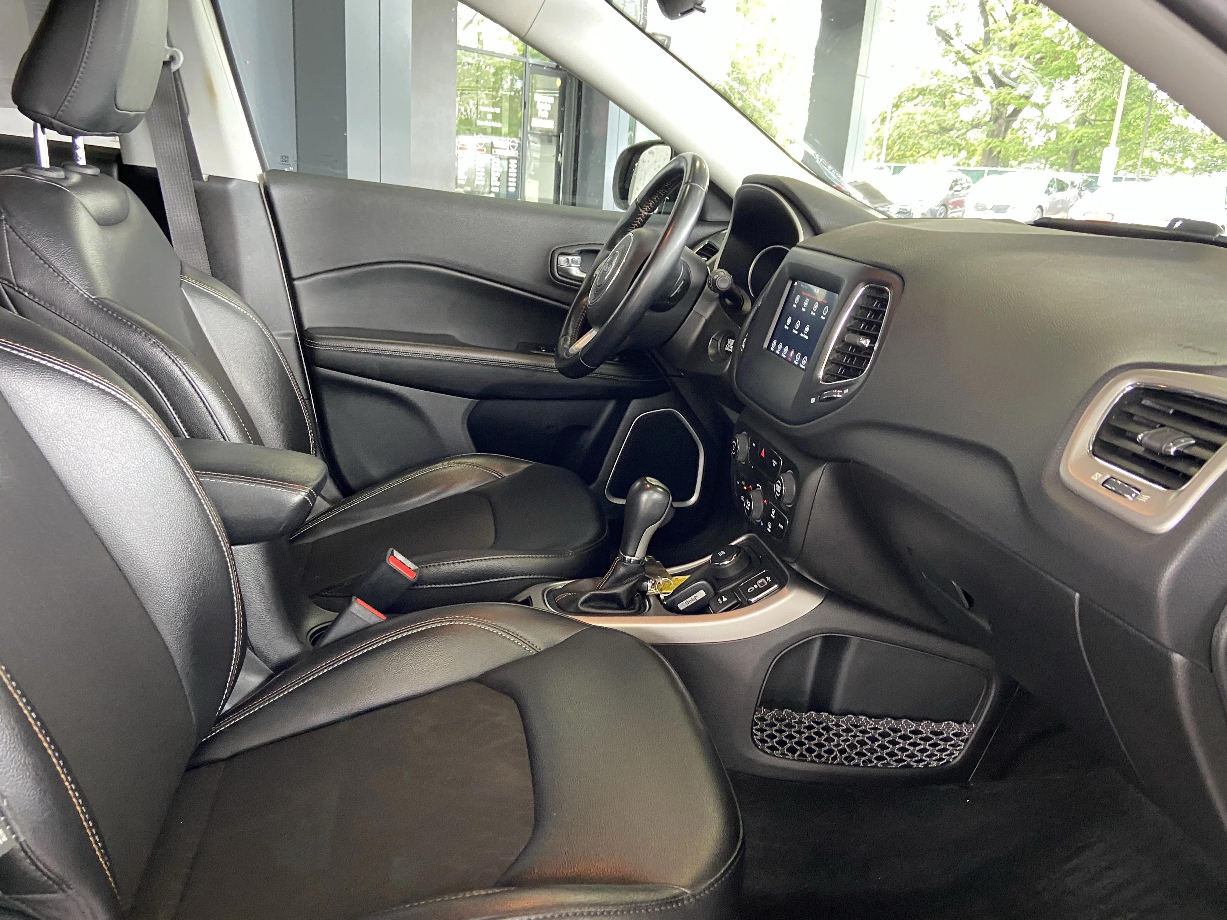 Used 2020 White Clearcoat Jeep Latitude image 27