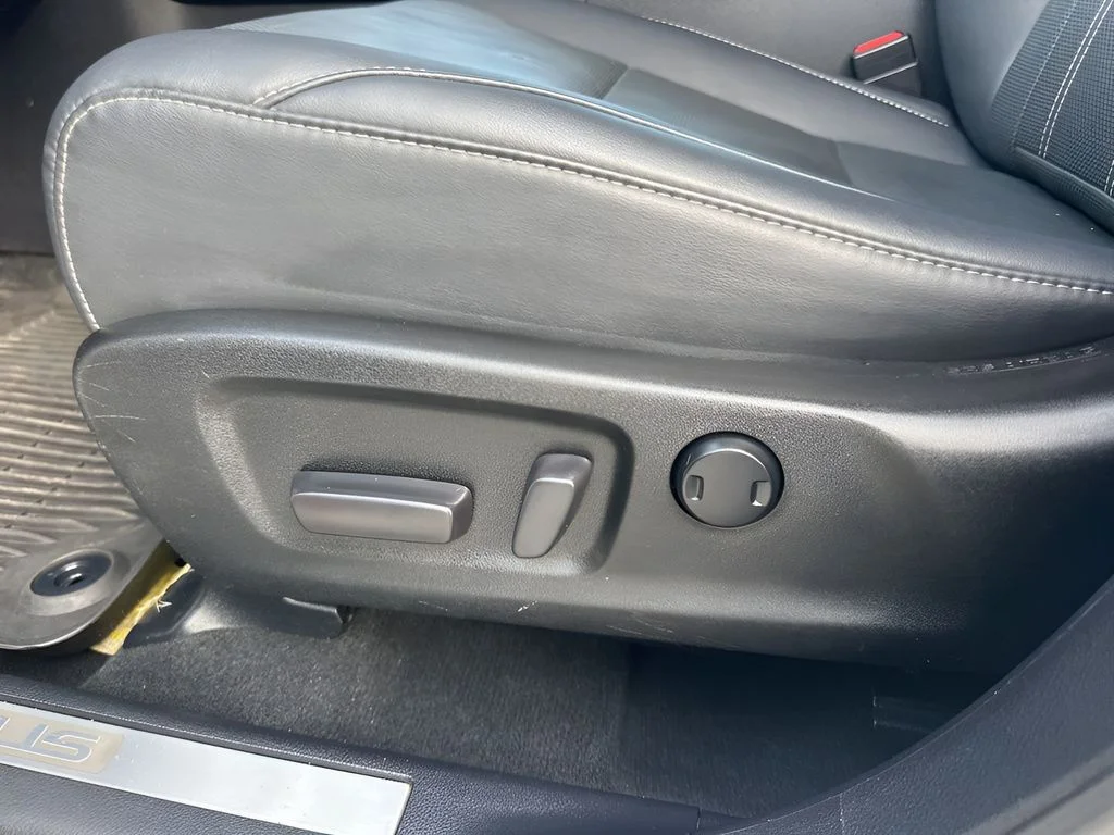 Used 2018 White Lexus 450h image 10