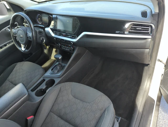 Used 2020 White Kia LX image 21