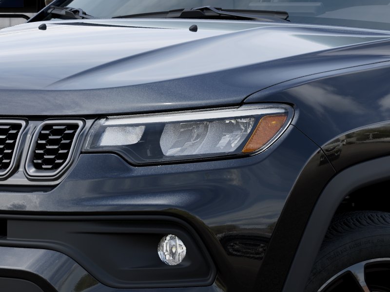 New 2026 Diamond Black Crystal Pearl-Coat Exterior Paint Jeep Latitude image 23