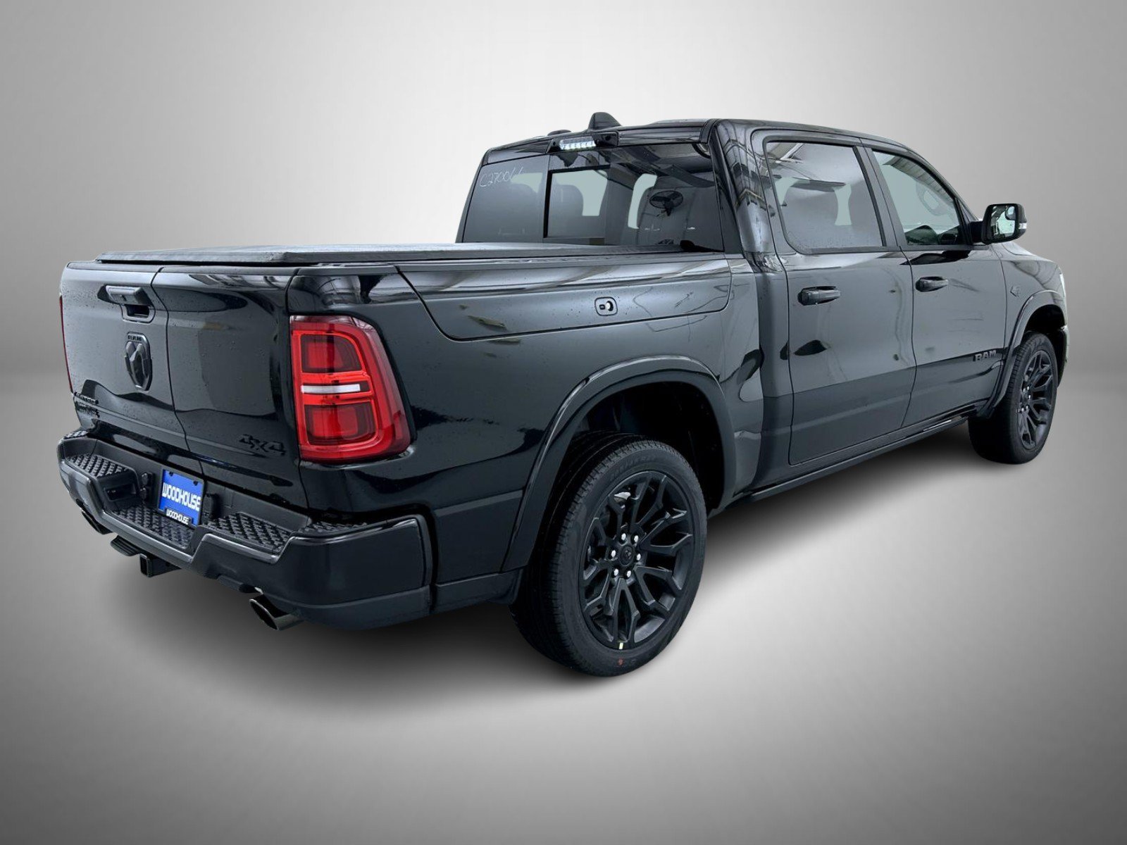 New 2027 Diamond Black Crystal Pearl-Coat Exterior Paint RAM Limited image 5