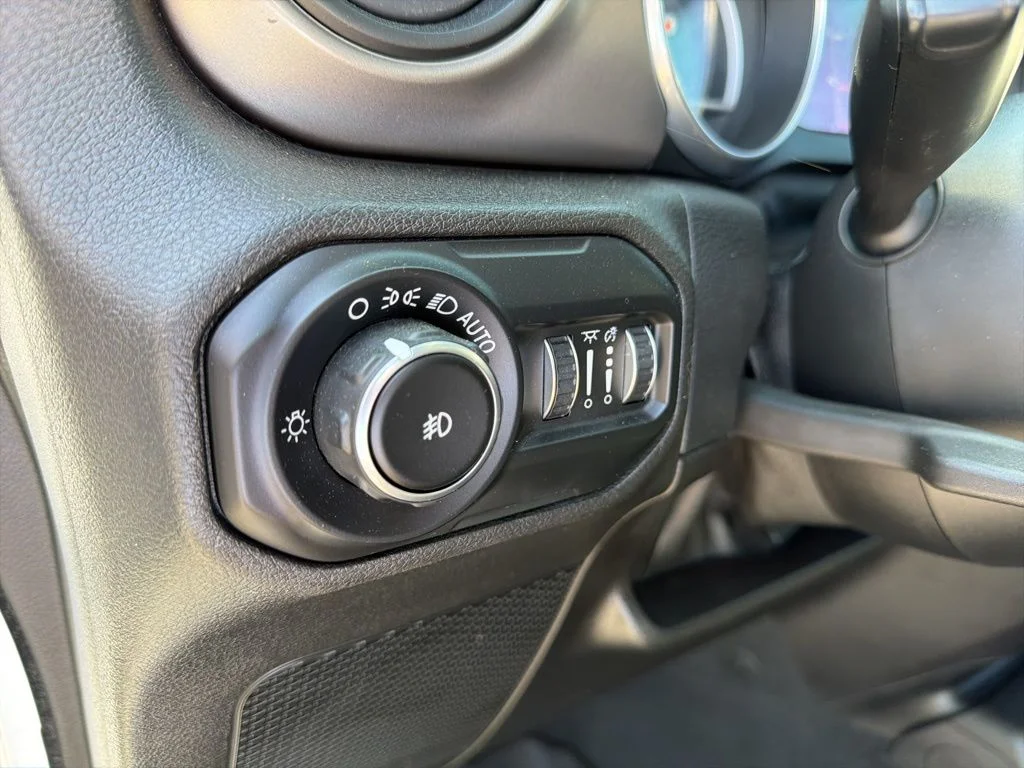 Used 2018 White Jeep Unlimited Sport S image 39
