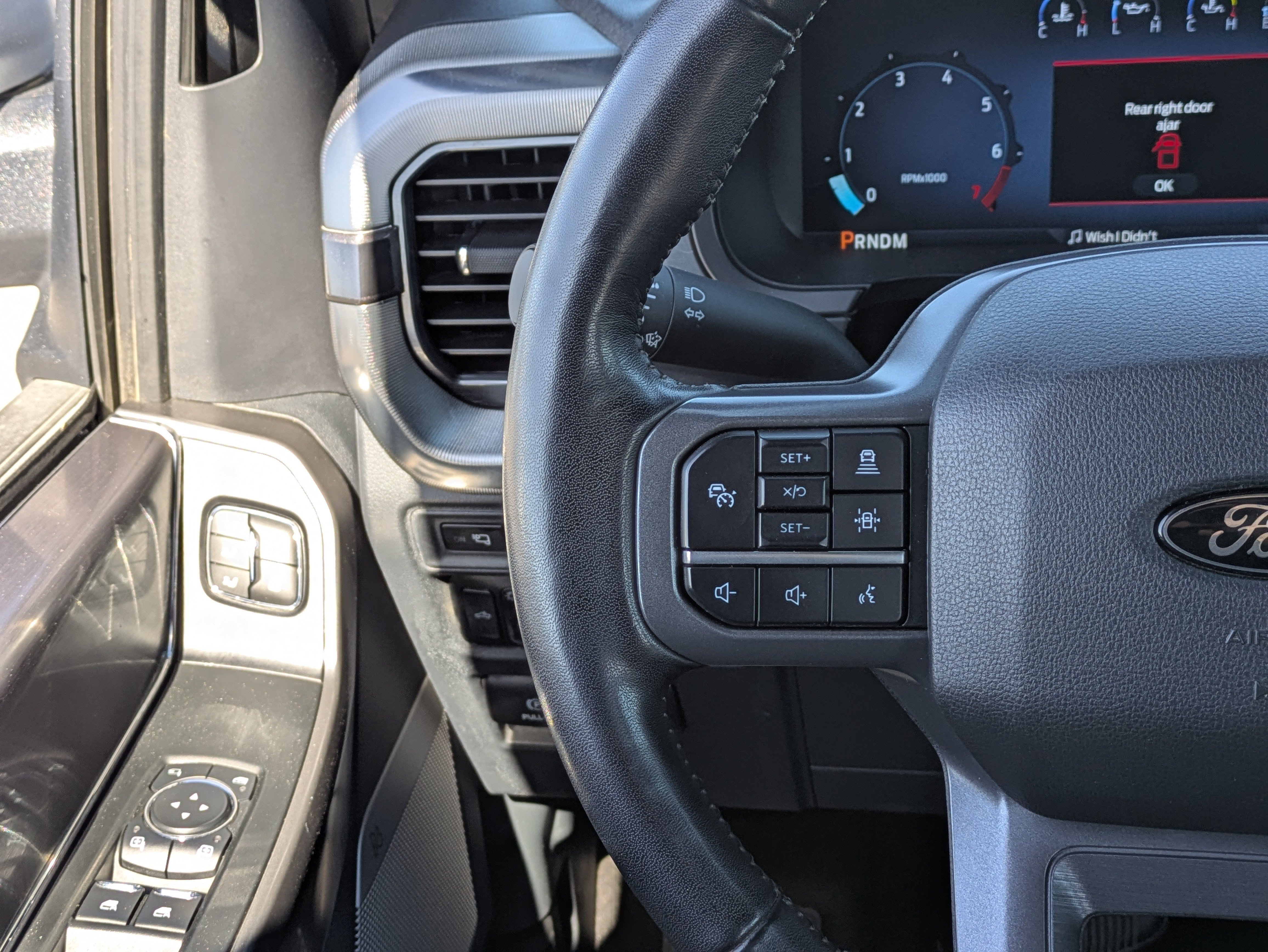 Used 2024 Silver Ford LARIAT image 24