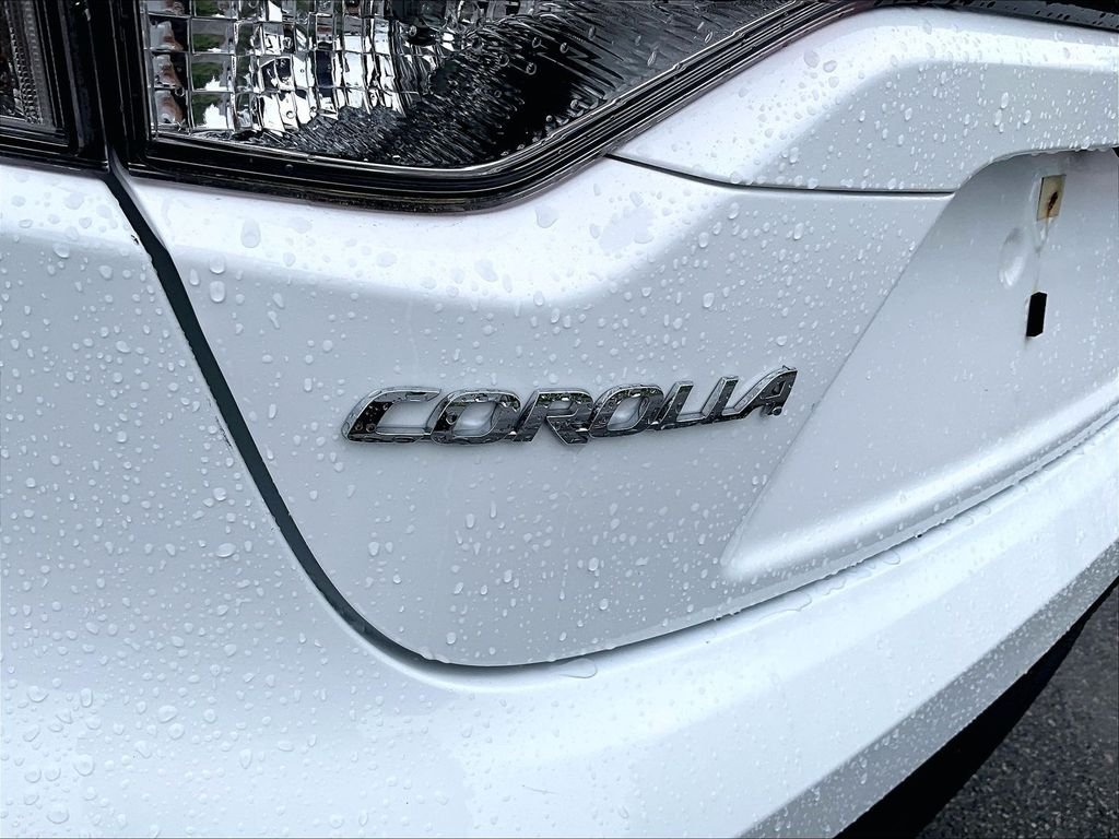 Used 2024 White Toyota LE image 27