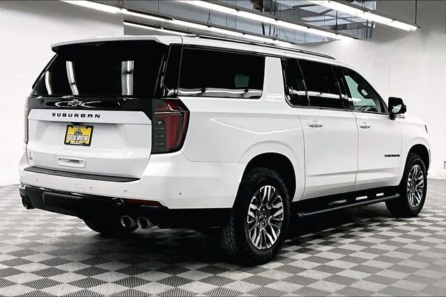 2025 Chevrolet Suburban Z71 - Photo 14