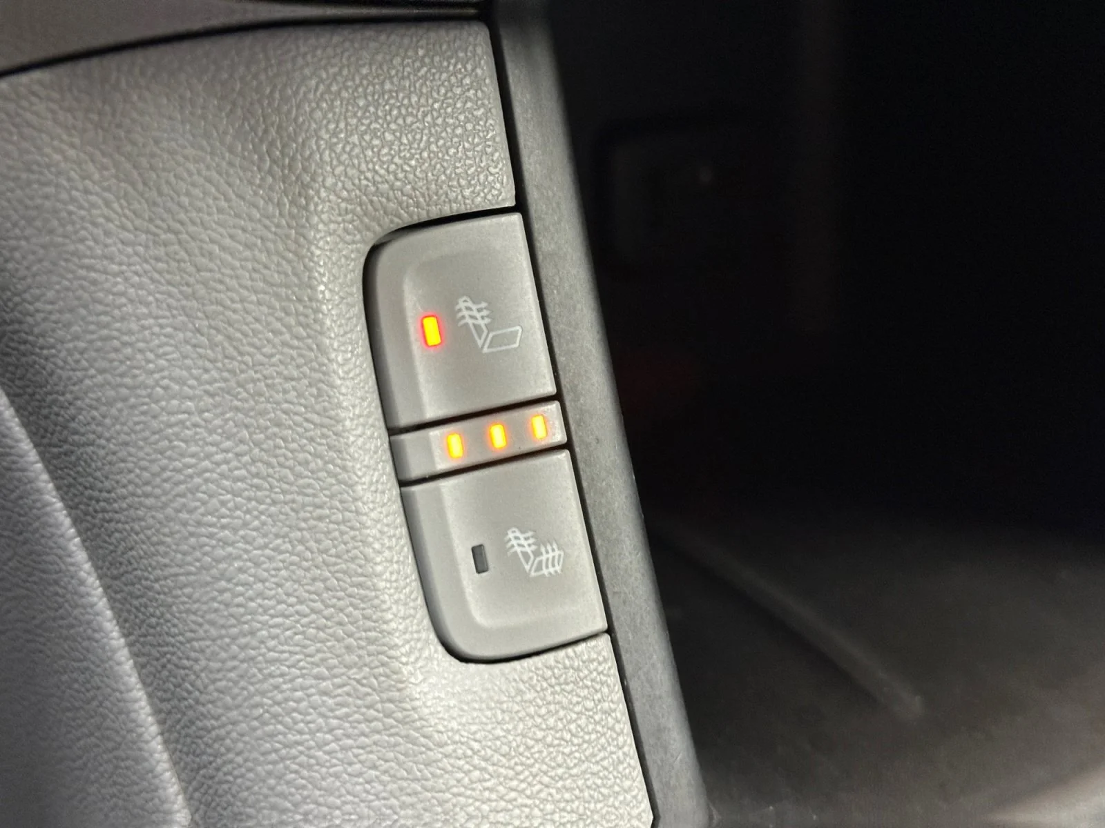 Used 2017 White Frost Tricoat GMC SLT image 26