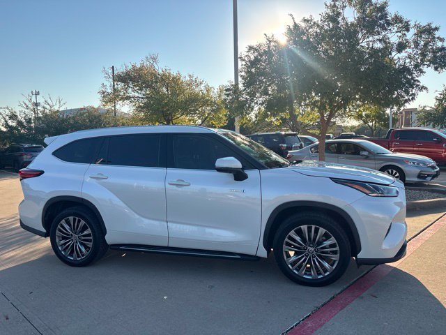 Used 2020 White Toyota Platinum image 4