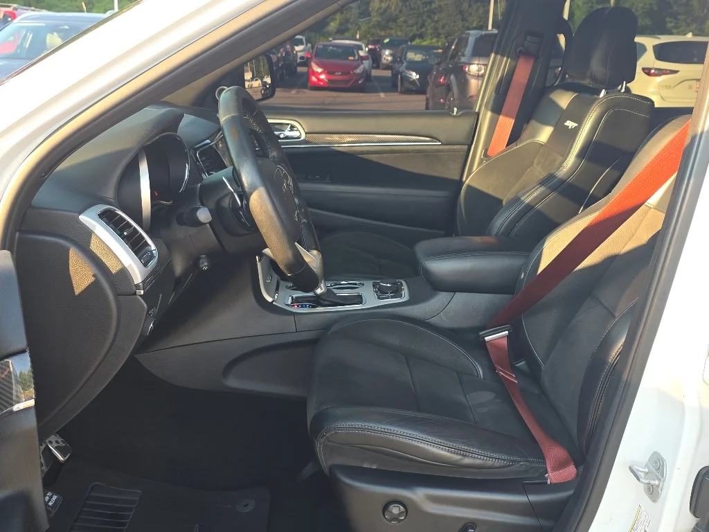 Used 2019 Bright White Clearcoat Jeep SRT image 32