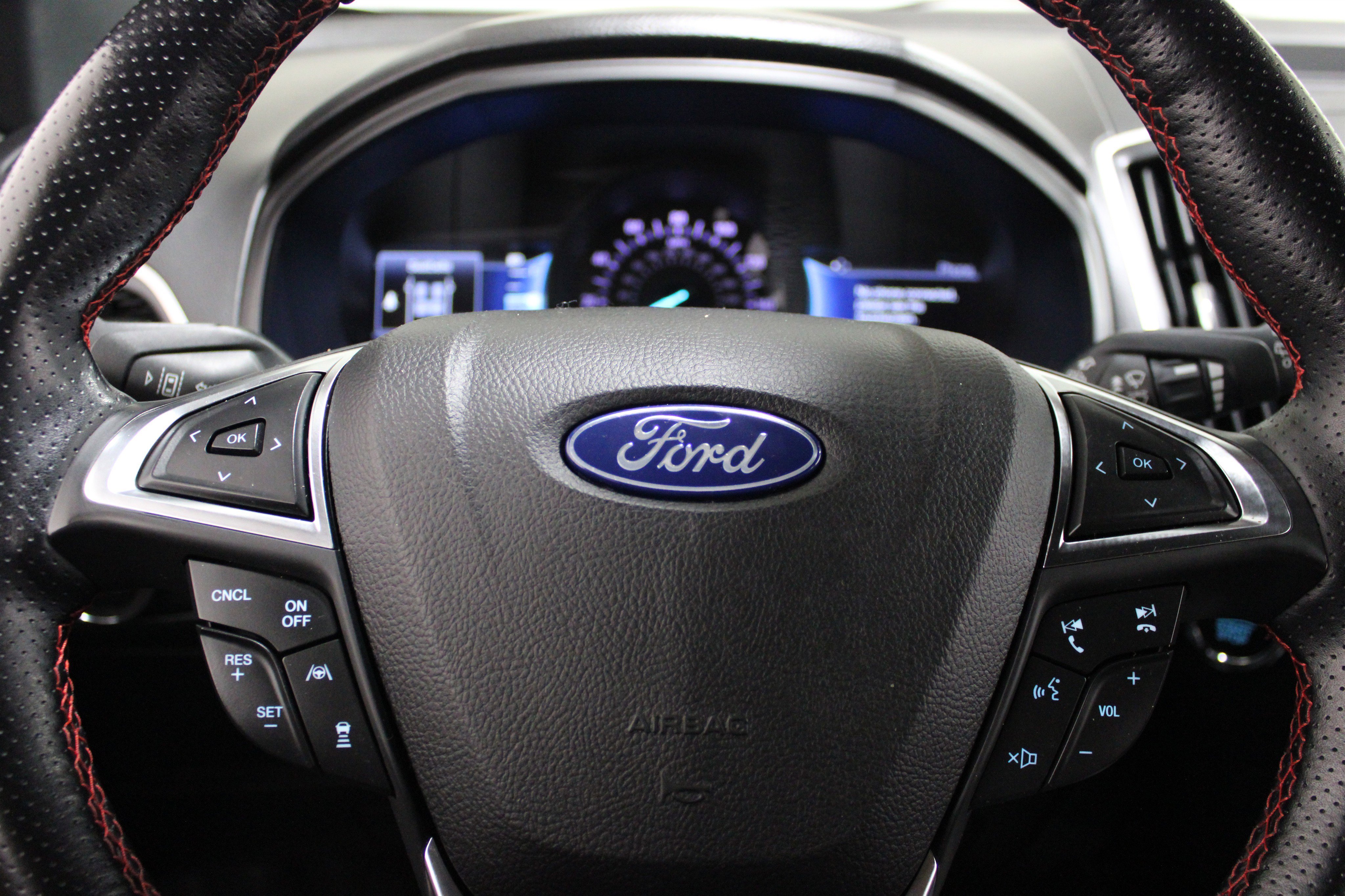 Used 2022 Star White Metallic Tri-Coat Ford ST-Line All-Wheel Drive image 8