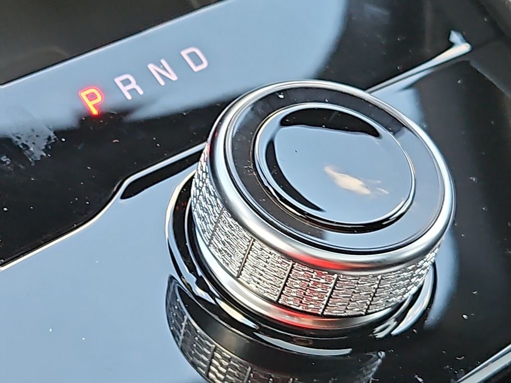 New 2026 Diamond Black Crystal Pearl-Coat Exterior Paint Jeep Laredo image 19