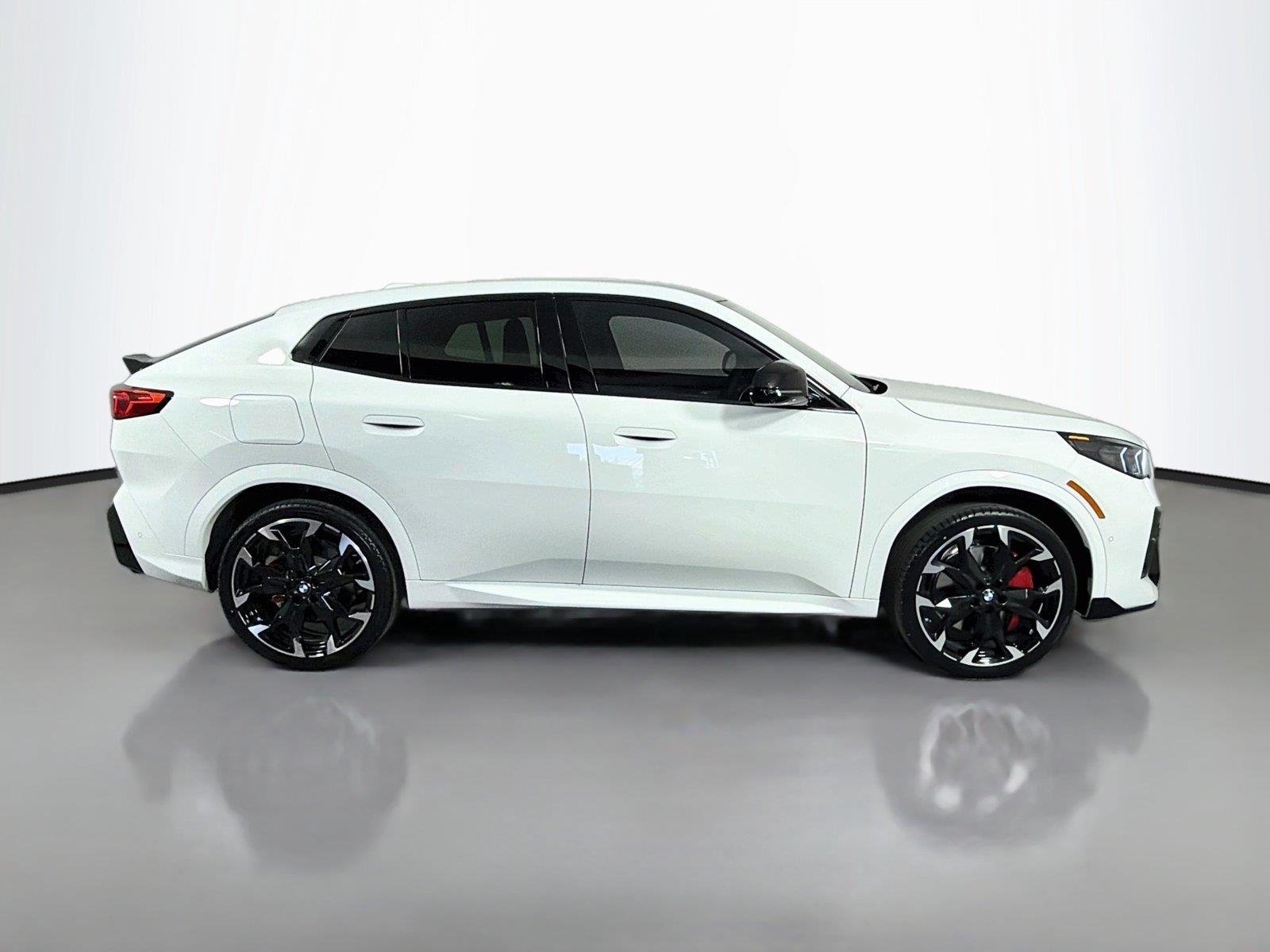 New 2027 Alpine White BMW M35i image 4