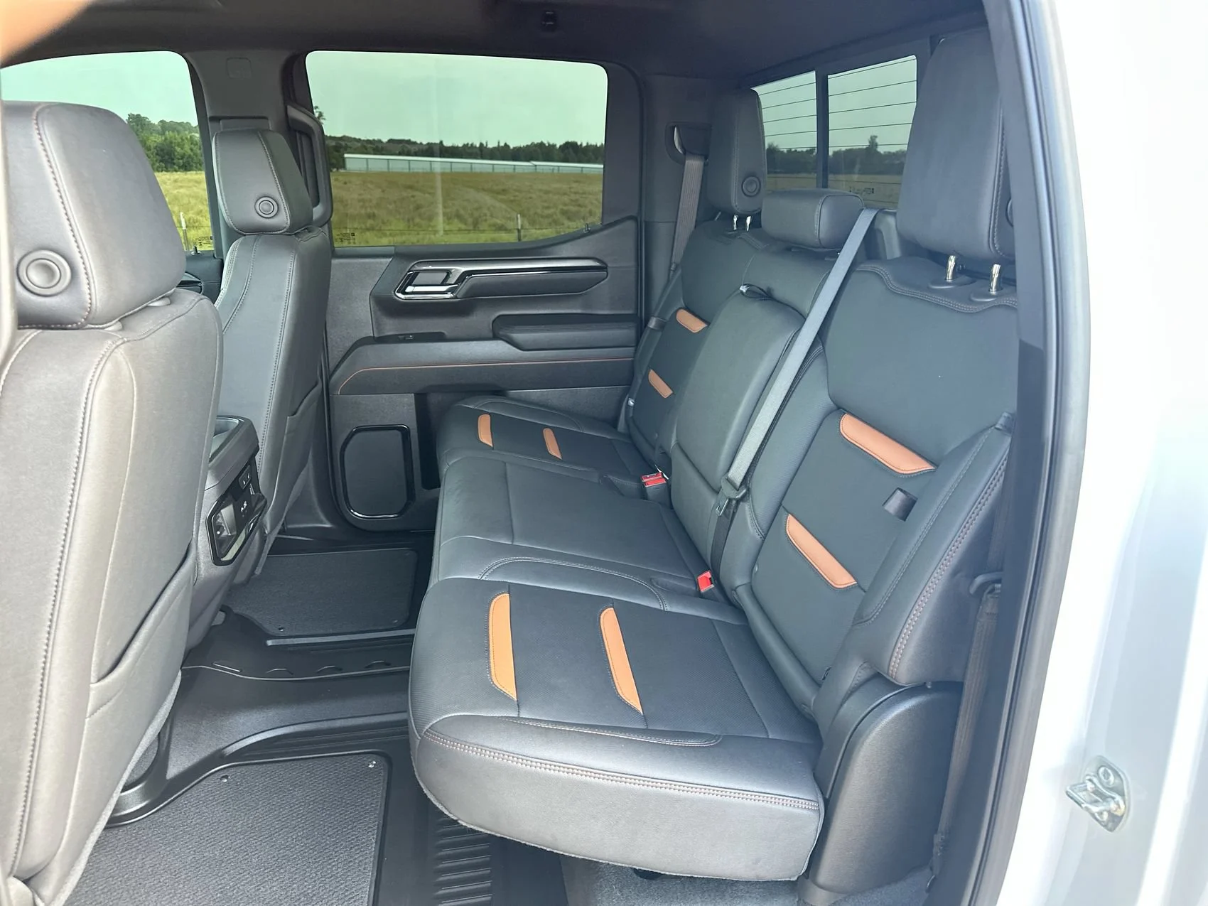 Used 2025 Summit White GMC AT4 image 24