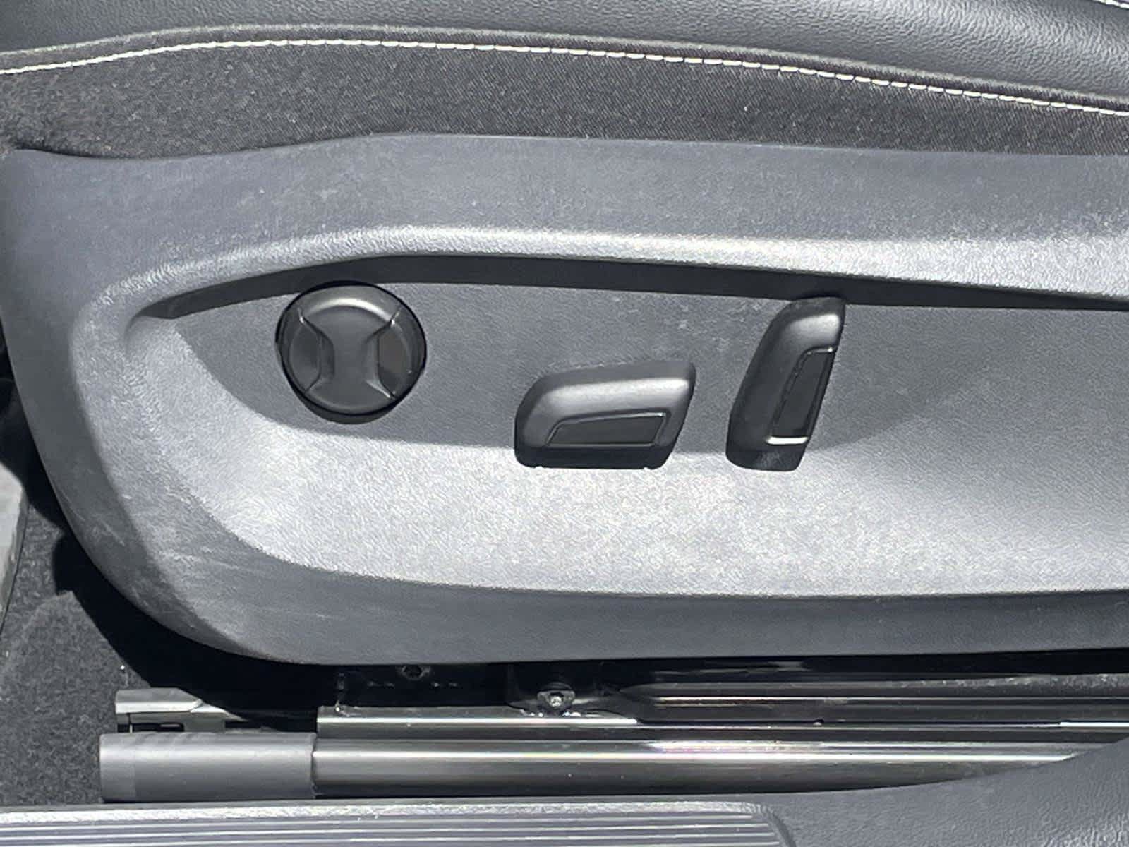 Used 2023 Platinum Gray Metallic Volkswagen SE image 23