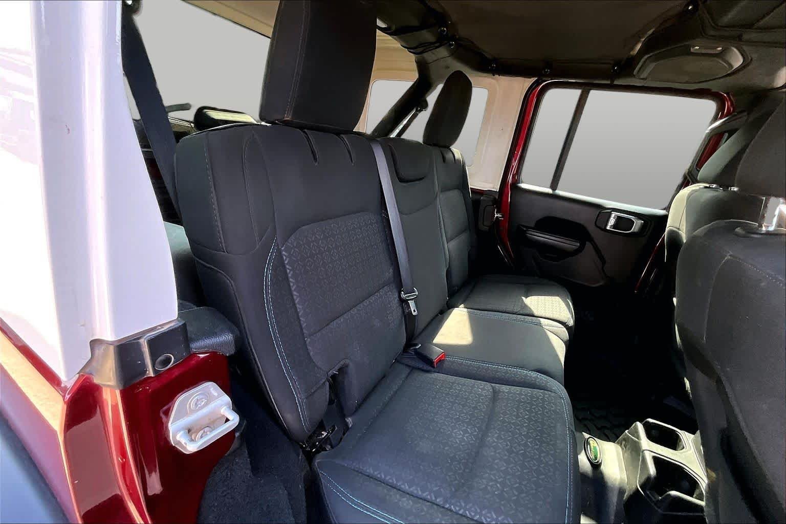 Used 2021 Snazzberry Pearlcoat Jeep Unlimited Islander image 17
