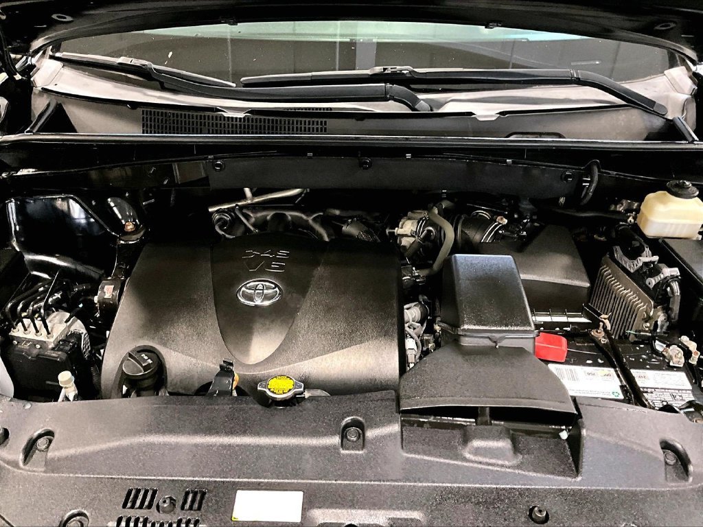 Used 2017 Black Toyota XLE image 31