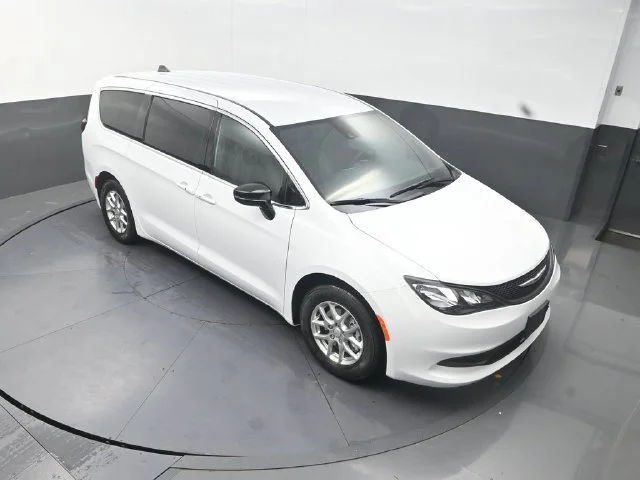 New 2027 Bright White Clear-Coat Paint Chrysler LX image 10