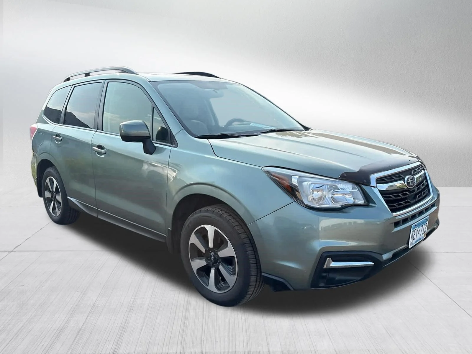 Used 2017 Jasmine Green Metallic Subaru Premium image 6