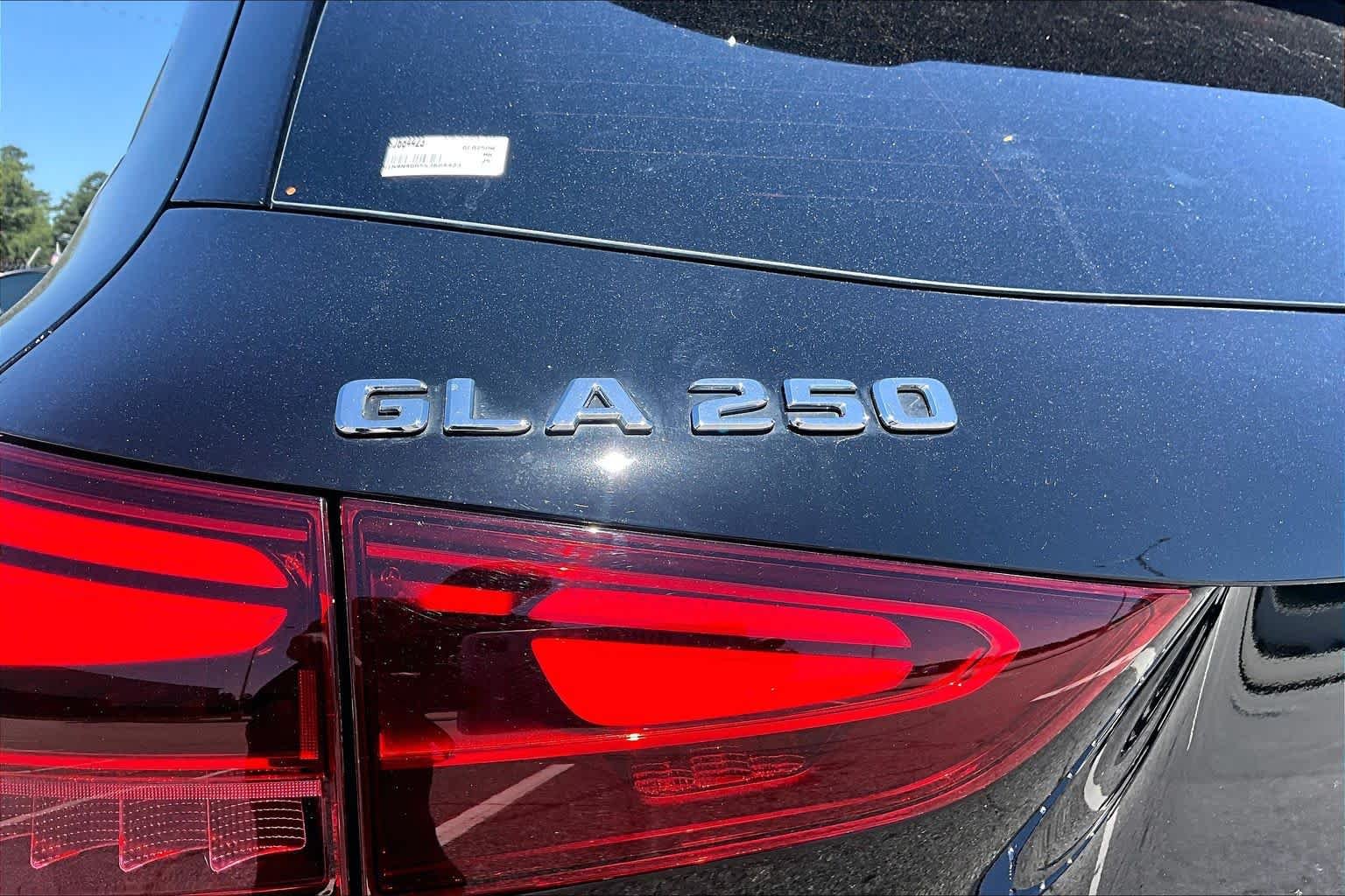 Used 2025 Night Black Mercedes-Benz GLA 250 image 10