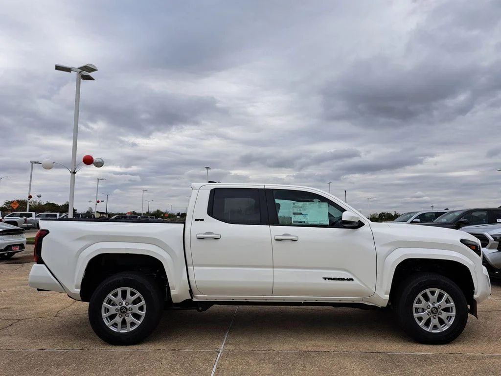 2026 Toyota Tacoma SR5 - Photo 4