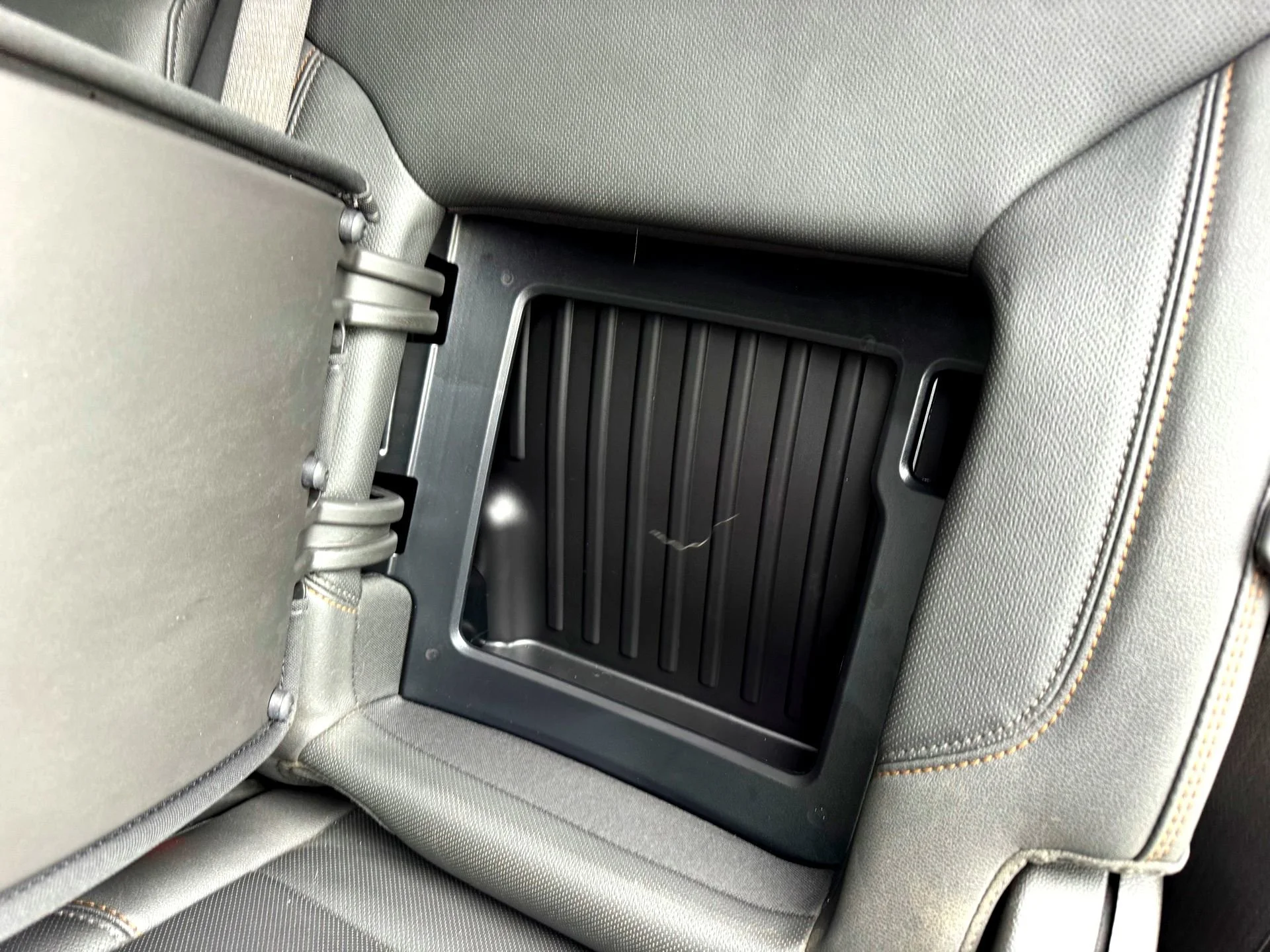 Used 2025 Summit White GMC AT4 image 17