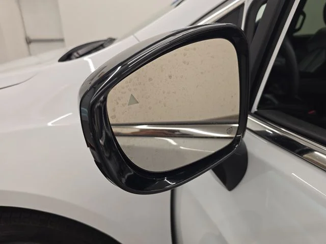 Used 2025 Bright White Clearcoat Chrysler Select image 29