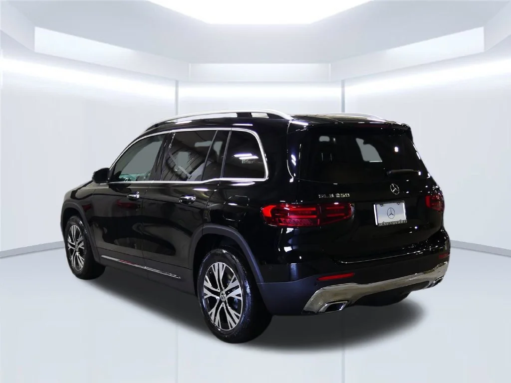New 2026 Night Black Mercedes-Benz GLB 250 image 3