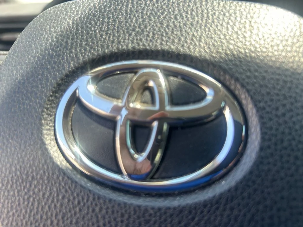 Used 2019 White Toyota LE image 29