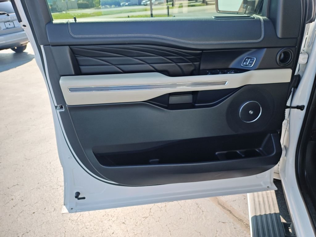 Used 2019 White Ford Platinum image 12
