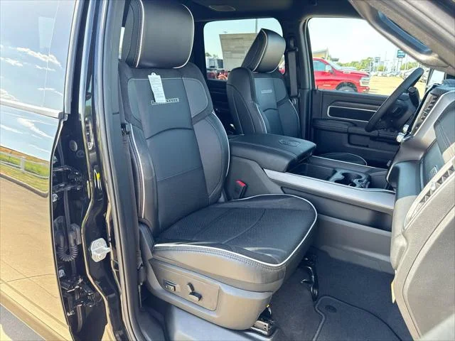 New 2026 Diamond Black Crystal Pearl-Coat Exterior Paint RAM Laramie image 25