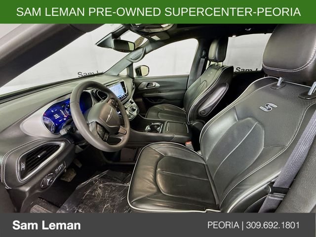 Used 2025 White Chrysler Limited image 20