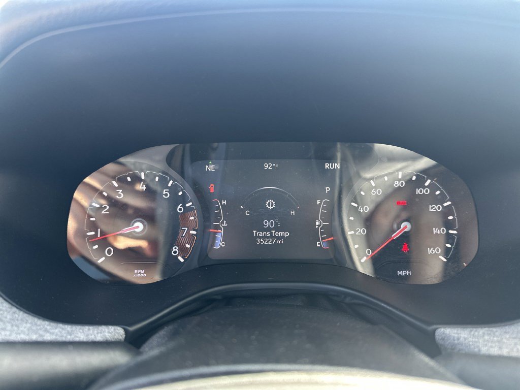 Used 2025 Red Hot Pearlcoat Jeep Latitude image 19