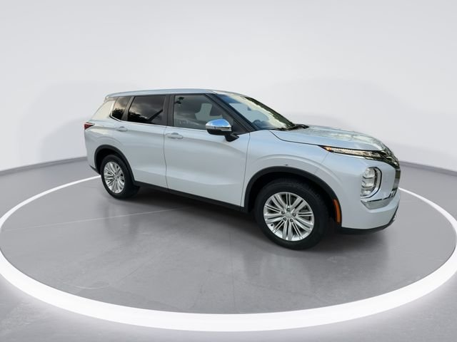 2022 Mitsubishi Outlander ES - Photo 9