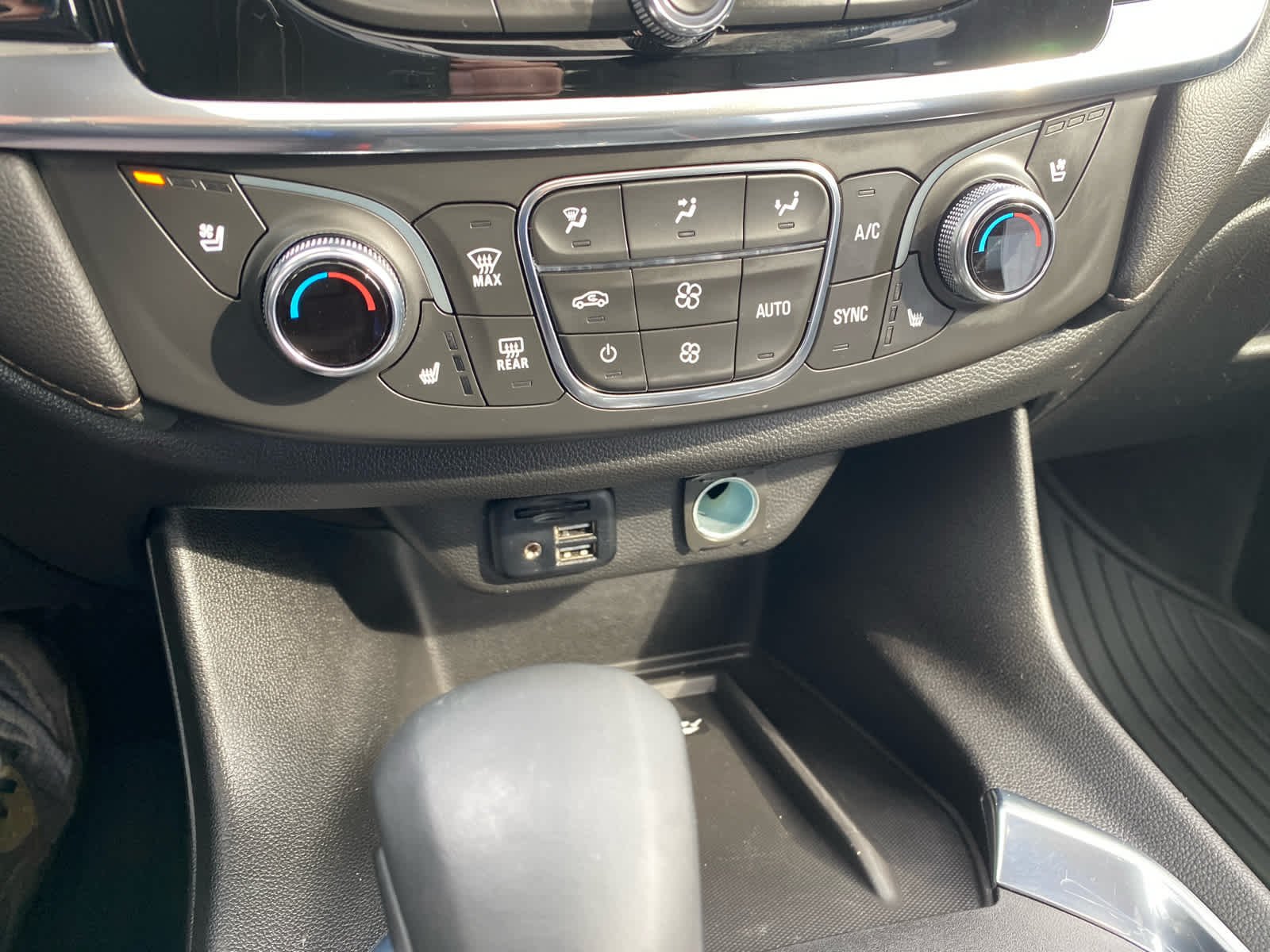 Used 2023 Iridescent Pearl Tricoat Chevrolet High Country image 20