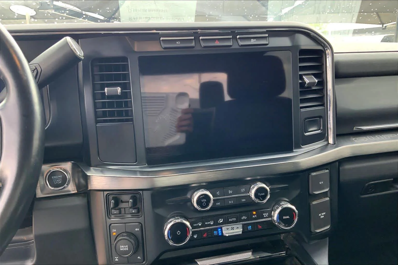 Used 2024 Carbonized Gray Metallic Ford LARIAT image 29