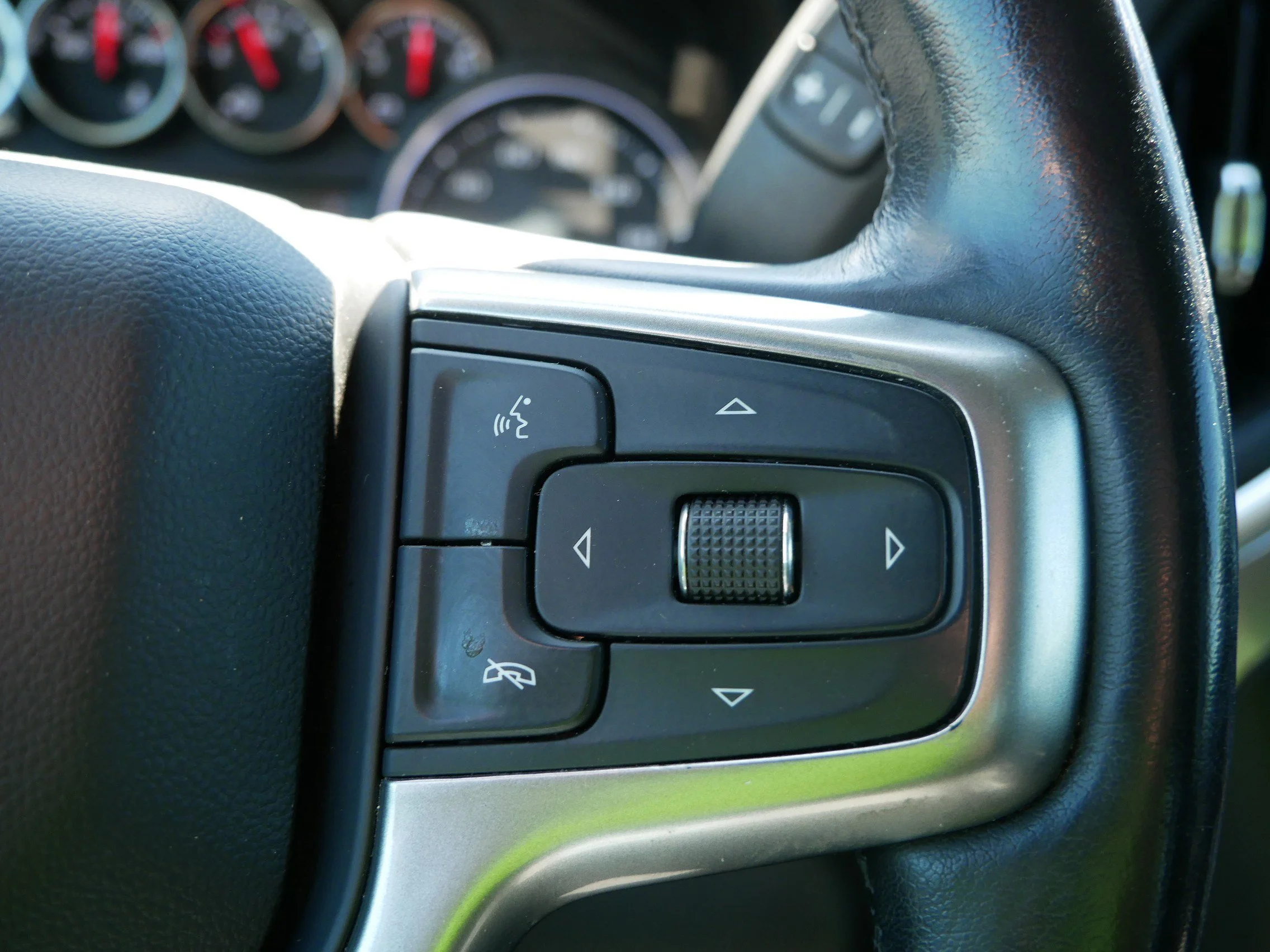 Used 2019 Summit White Chevrolet LT image 30