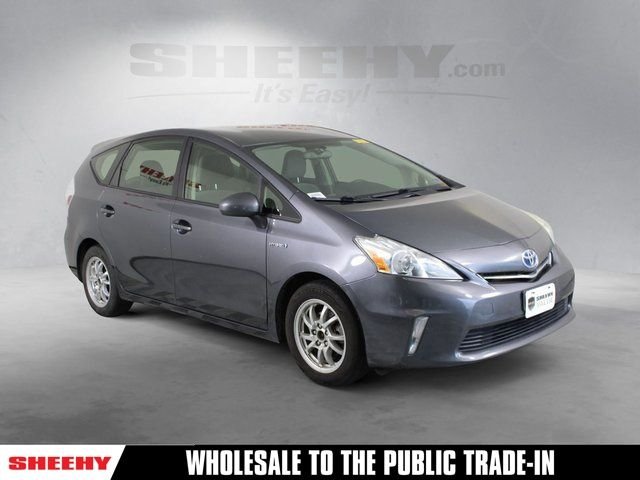2013 Toyota Prius v Five's photo