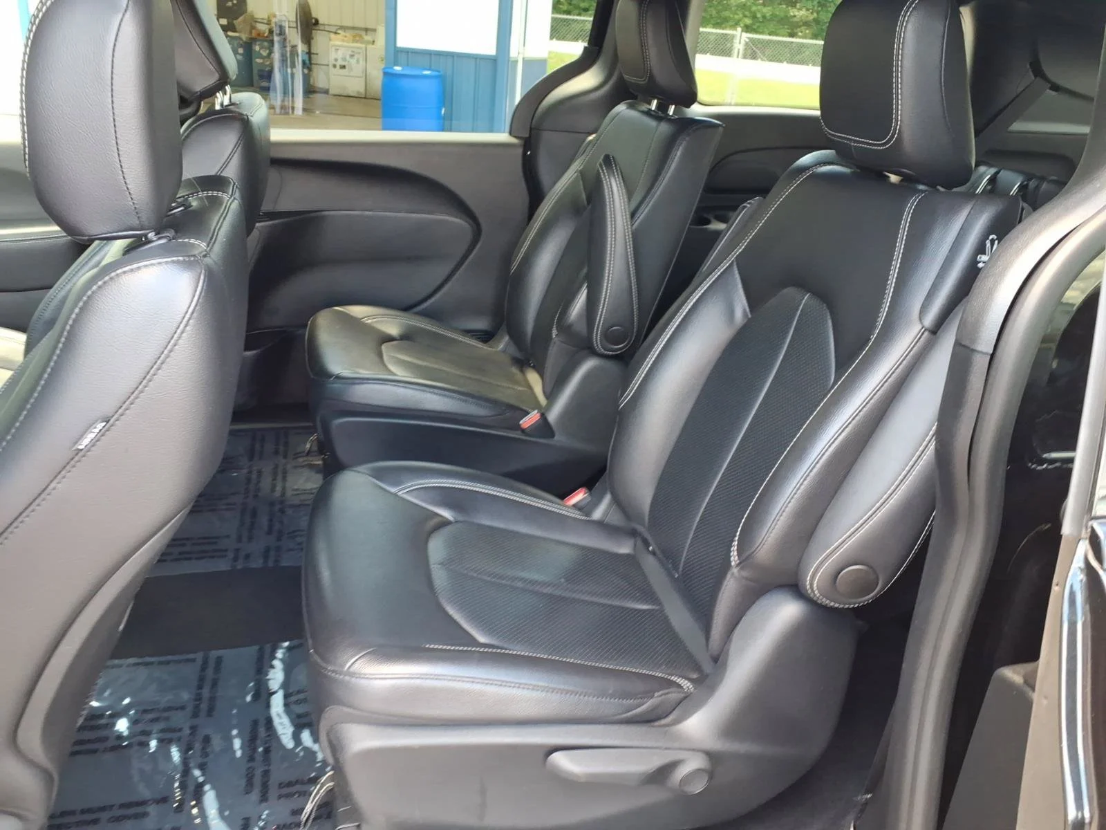 Used 2022 Brilliant Black Crystal Pearlcoat Chrysler Hybrid Touring L image 7