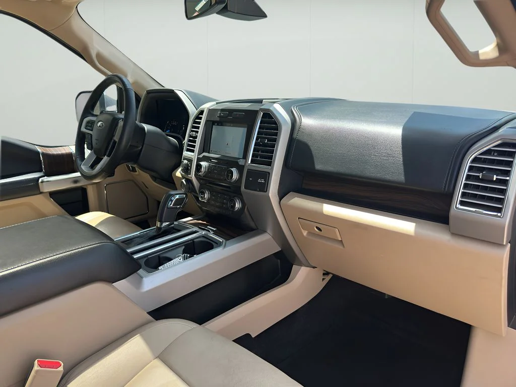 Used 2016 White Platinum Metallic Tri-Coat Ford Lariat image 17