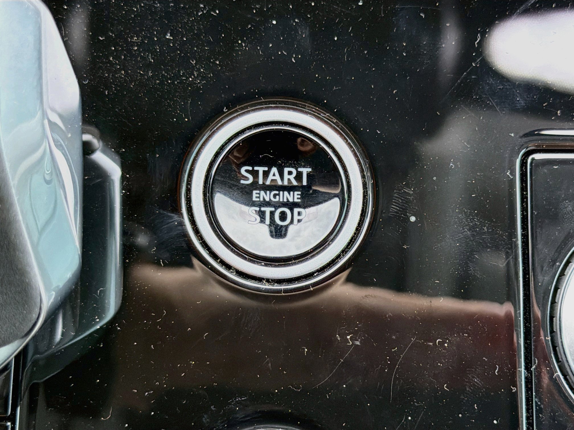 Used 2023 White Land Rover SE image 38