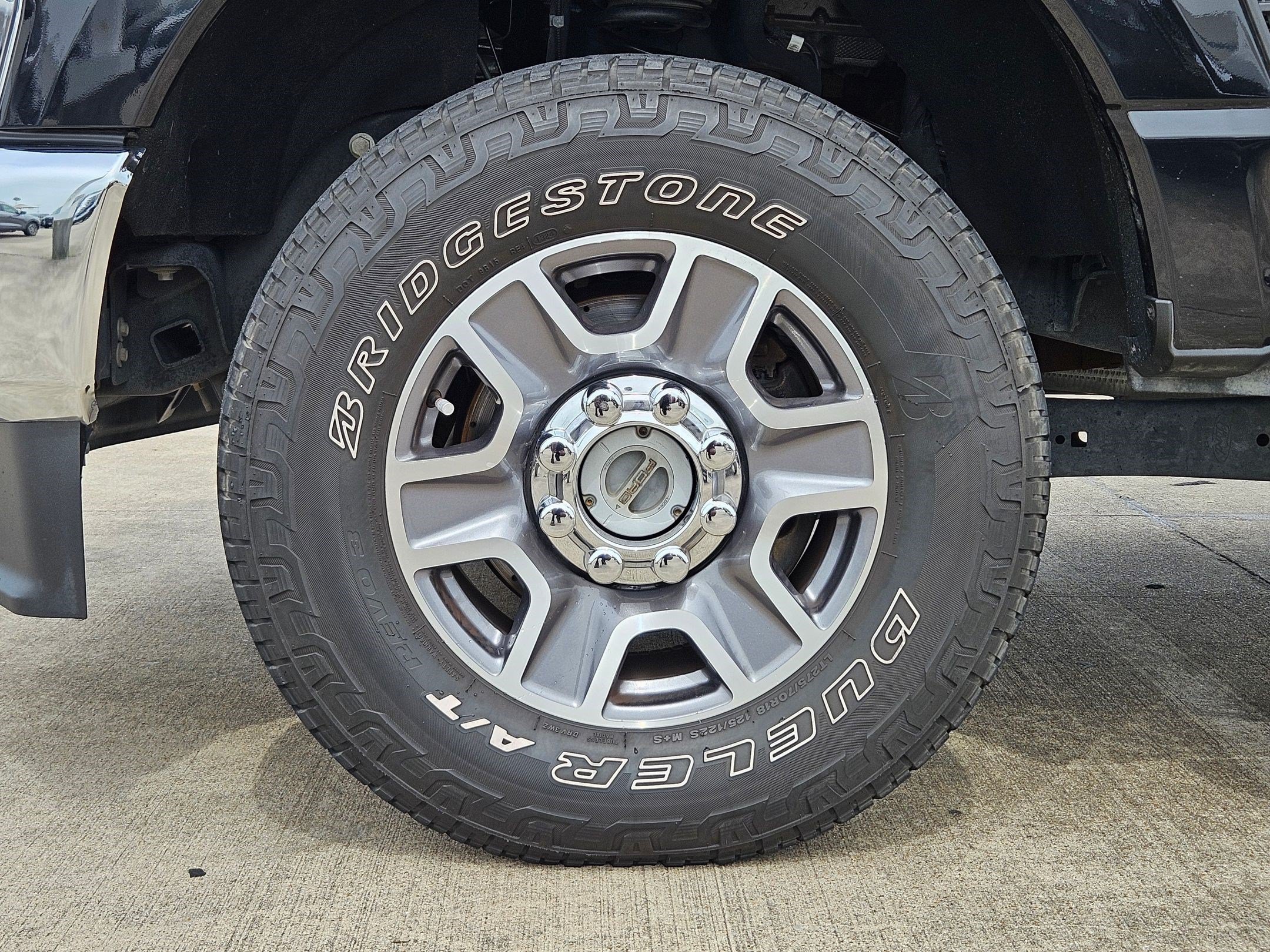 Used 2023 Black Metallic Ford Lariat image 10