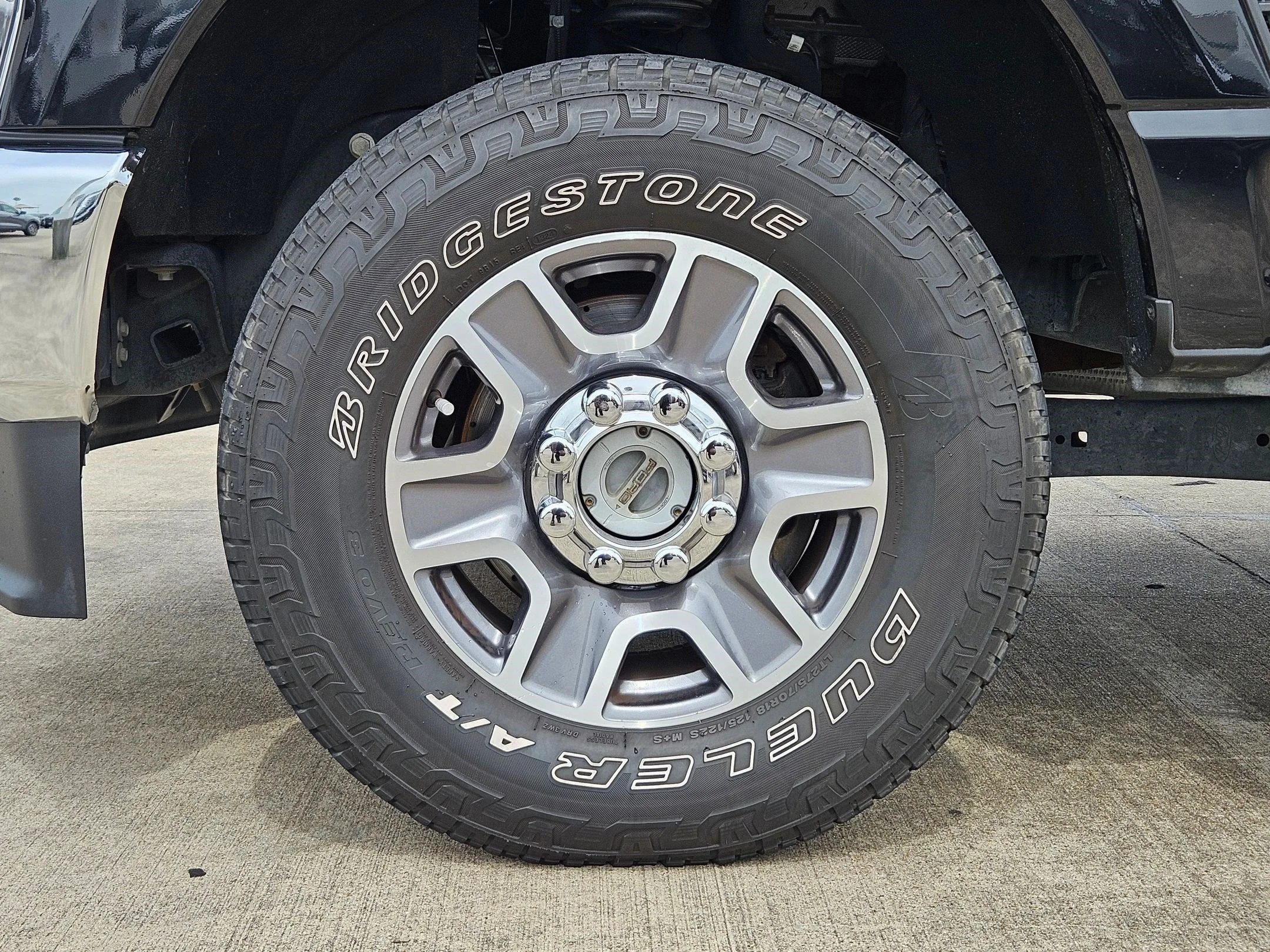 Used 2023 Black Metallic Ford Lariat image 10